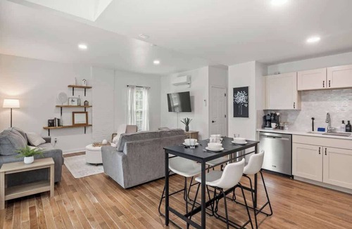 Corn Hill Apartment | Corn Hill Apartment - 2BR