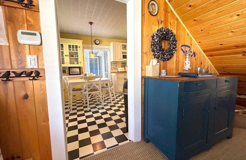 Downtown Cannon Beach House | Cornell Cottage 1915 - Historic Gem!