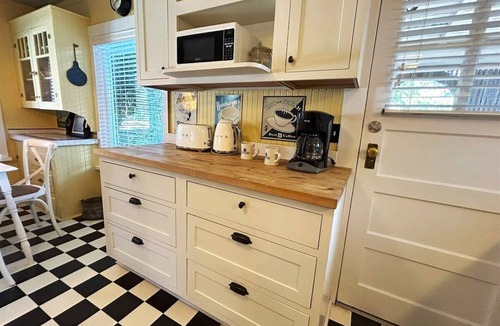 Downtown Cannon Beach House | Cornell Cottage 1915 - Historic Gem!