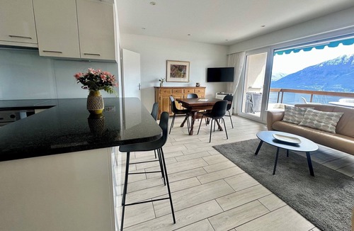 Orselina Apartment | Corner apartment on the 3rd floor for 1-3 persons.