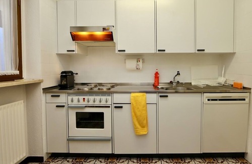 Orselina Apartment | Corner apartment on the 2nd floor for 1-5 persons.