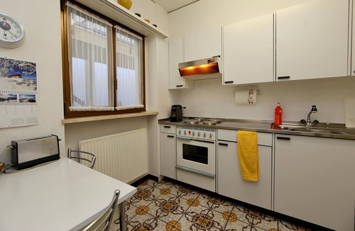 Orselina Apartment | Corner apartment on the 2nd floor for 1-5 persons.