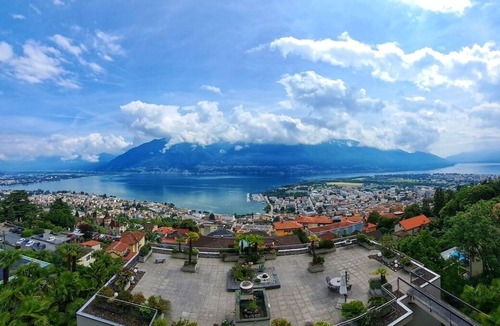Orselina Apartment | Corner apartment on the 2nd floor for 1-3 persons.