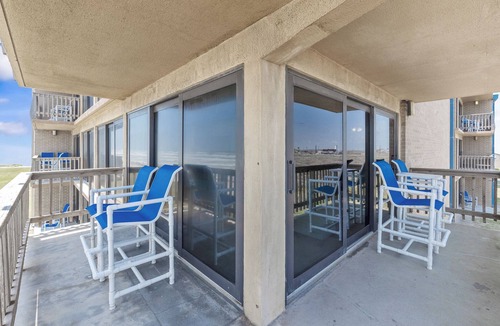 Corpus Christi Condo | Corner Beachfront Condo: Stunning 270° Views. Wraparound Balcony. Heated Pool