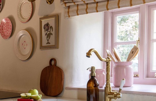 Norton St. Philip House | Corner Cottage with Hot Tub & Parking