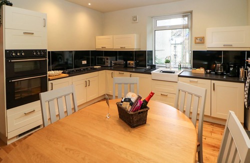 Tideswell Cottage | Corner Cottage