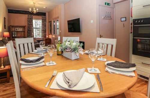 Tideswell Cottage | Corner Cottage