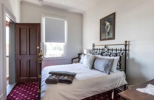 Alexandra Hotel | Corner Hotel Alexandra