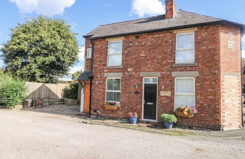 Ilkeston House | Corner House Cottage