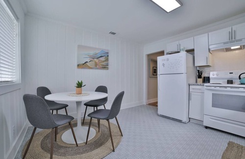 North Chattanooga Apartment | Corner Lot Charmer | Prime North Chatt (right unit)