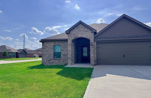 Crowley House | Corner Lot Home. Pet OK. Extended stay welcome