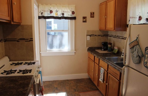 Cedar Rapids House | CORNER OF CALM IN THE ♥ OF CEDAR RAPIDS!