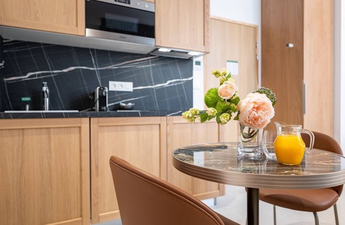 Cholet Apartment | Corner Set