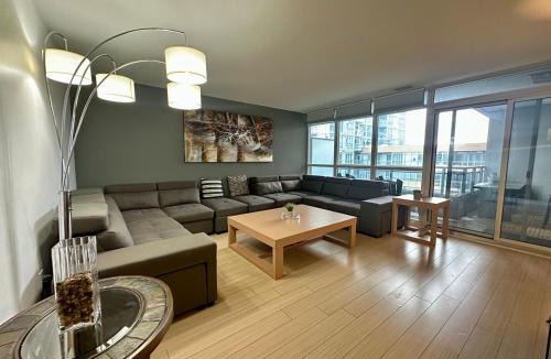 CityPlace Apartment | Corner suite Courtyard view 4 real beds