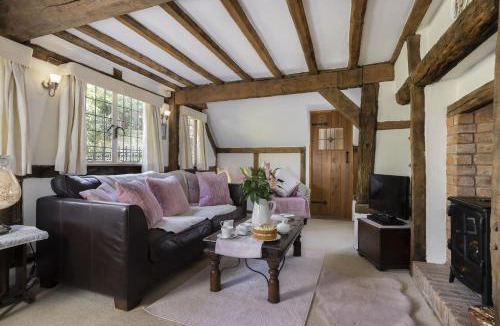 Harvington House | Corner Thatch