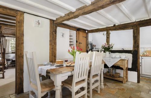 Harvington House | Corner Thatch