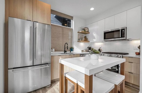 East Queen Anne House | Corner Townhouse with Rooftop Deck near Downtown Seattle