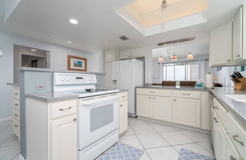 South Island Condo | Corner Unit Top Floor | Bay Views, Pool & Walk to Beach Access