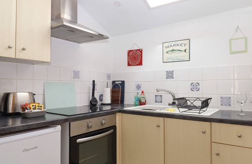 Stokeinteignhead Apartment | CORNERSIDE, pet friendly in Stokeinteignhead