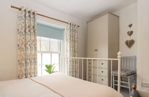 Stokeinteignhead Apartment | CORNERSIDE, pet friendly in Stokeinteignhead