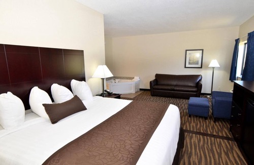 Oelwein Hotel | Cornerstone Inn & Suites