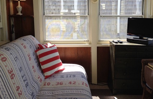 Middlesex County Cottage | Cornfield Point Beachfront Small Cottage