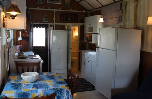 Middlesex County Cottage | Cornfield Point Beachfront Small Cottage