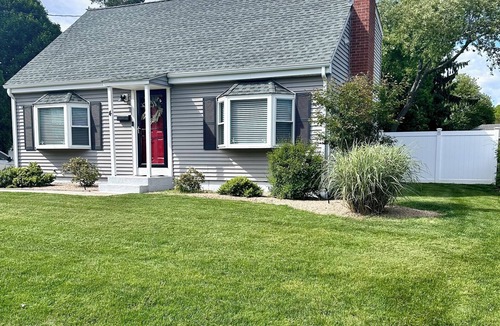 Old Saybrook House | Cornfield Point Beach. Family Friendly. Beach Getaway. SHORE BEATS WORK!