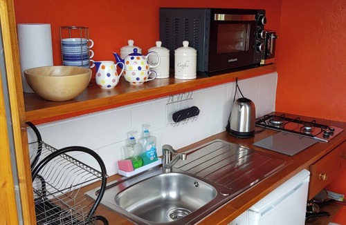 Newcastle-on-Clun Cabin | Cornflour Cozy Cabin Retreat