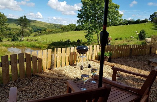 Newcastle-on-Clun Cabin | Cornflour Cozy Cabin Retreat