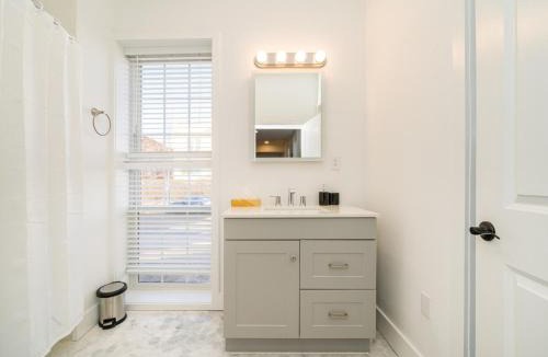 Corn Hill House | Cornhill 1BR Downtown High Falls Wi-Fi Kitchen TV