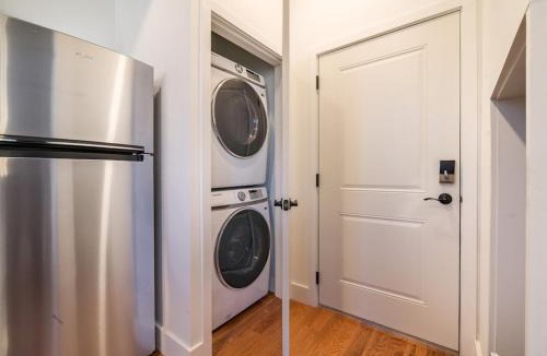 Corn Hill House | Cornhill 1BR Downtown High Falls Wi-Fi Kitchen TV