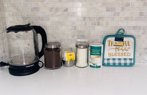 Corn Hill Apartment | Cornhill 2BDRM-HighFall+EquippedKitchen+Wi-Fi.