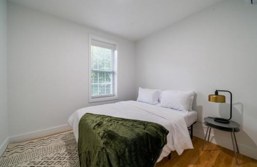Corn Hill Apartment | Cornhill 2BR High Falls Wi-Fi Full Kitchen