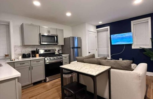 Corn Hill House | Cornhill Apt w FreeParking Kitchen W+D.
