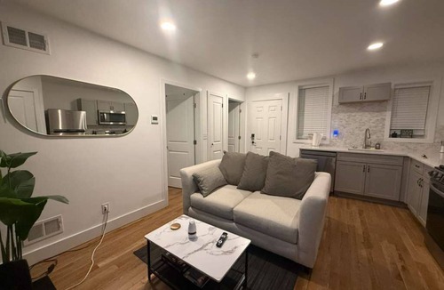 Corn Hill House | Cornhill Apt w FreeParking Kitchen W+D.