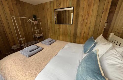 Lanner House | Cornish wooden cabin & wood fired hot tub