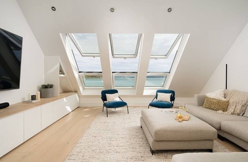 Kingsand Apartment | Cornwall Beachfront Stay | Walk to Pubs & Pasties