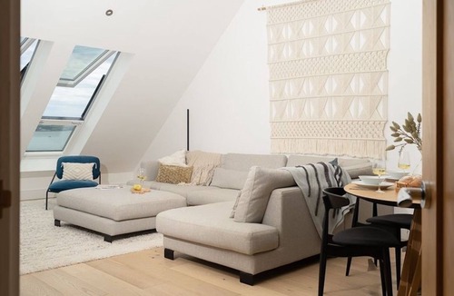 Kingsand Apartment | Cornwall Beachfront Stay | Walk to Pubs & Pasties