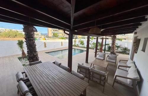 Daimuz Villa | Corona beach
