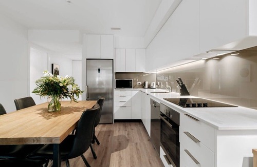 Arthur's Point Apartment | Coronet Base at La Residence du Parc