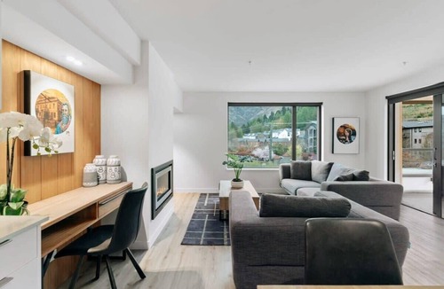 Arthur's Point Apartment | Coronet Base at La Residence du Parc