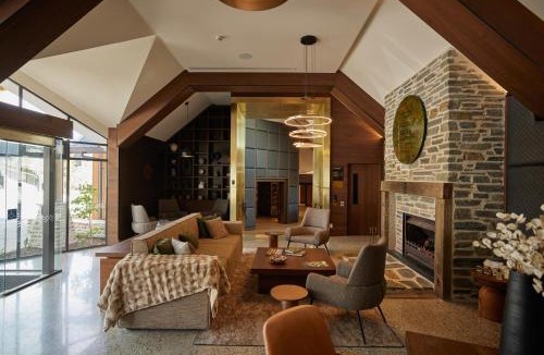 Arthur's Point Hotel | Coronet Ridge Resort