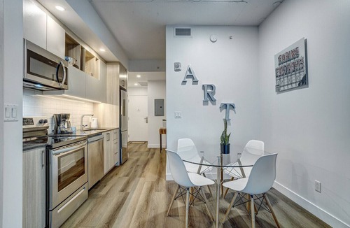 Quartier des Spectacles Apartment | Corporate 1 Bedroom Rental in Montreal | Le Smith Building