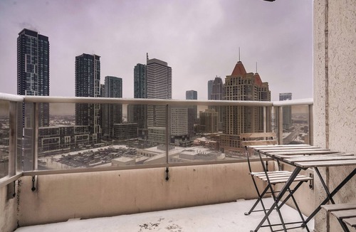 Downtown Mississauga Condo | Corporate 2 Bed 2 Bath Condo Celebration Square 1Parking