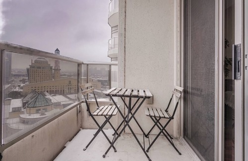 Downtown Mississauga Condo | Corporate 2 Bed 2 Bath Condo Celebration Square 1Parking