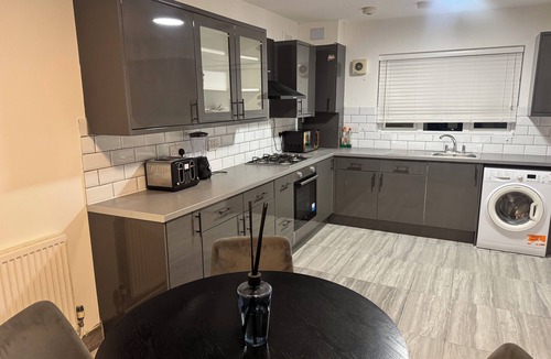 North End House | Corporate 3bedroom home with parking