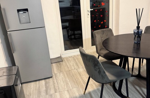 North End House | Corporate 3bedroom home with parking