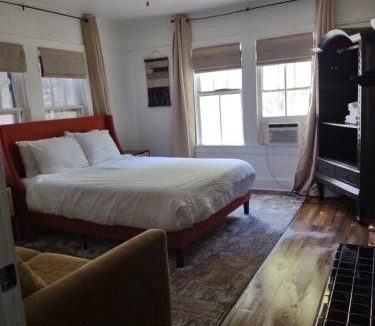 Freetown - Port Rico House | Corporate Comfort in Freetown - Spacious Homes for Work Crews