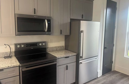 Dalton Condo | Corporate Condo 2BR , Fast WiFi , Week & Month Stay